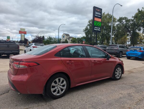 2021 Toyota Corolla LE - Image 4