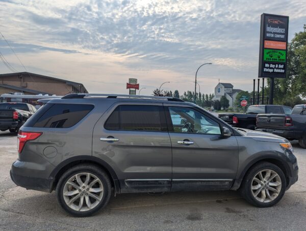 2011 Ford Explorer XLT - Image 3