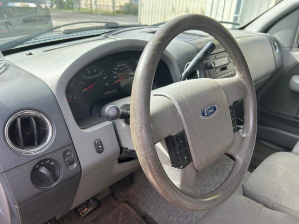 2004 Ford F-150 SuperCrew Crew Cab - Image 7