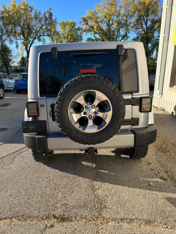 2017 Jeep Wrangler Sahara - Image 3