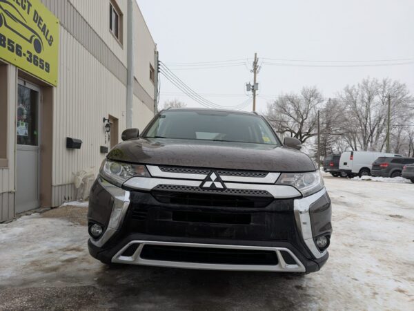 2020 Mitsubishi Outlander ES - Image 2