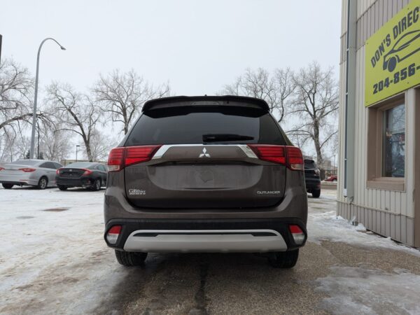 2020 Mitsubishi Outlander ES - Image 4