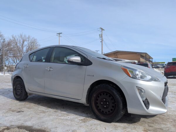 2015 Toyota Prius C - Image 3