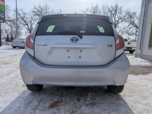 2015 Toyota Prius C - Image 4