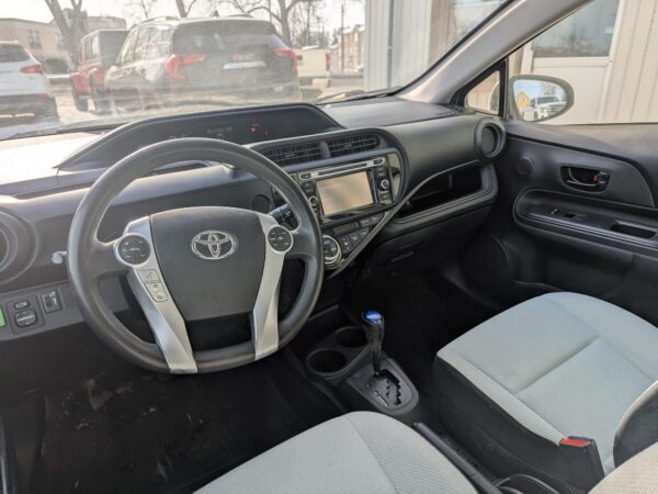 2015 Toyota Prius C - Image 5